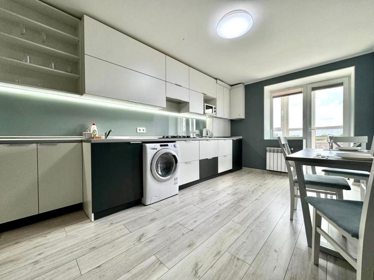 Apartpoltava Апартаменти Бізнес-Класу В Престижній Новобудові З Панорамним Балконом Центр Exteriör bild